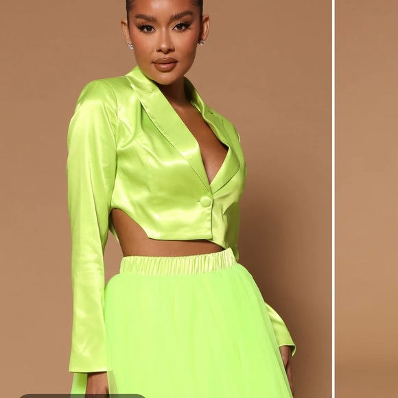 Lime colored crop satin blazer - Picture 3 of 3
